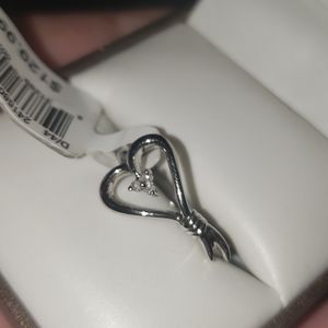 Diamond knots of love heart ring